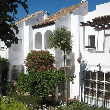 Tatil Evi Sleeps 5 Pool Air Con