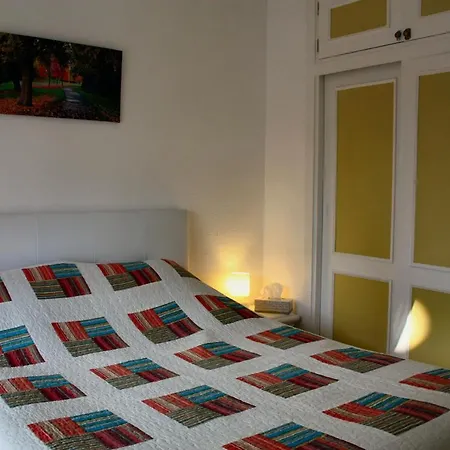 Sleeps 5 Pool Air Con